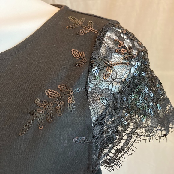 LAST CHANCE! White House Black Market Black Short Sleeve Blouse - Picture 3 of 5